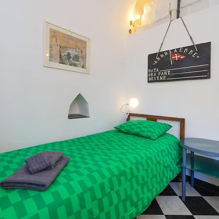 Casa Saracena Fronte Mare 瓦里格提