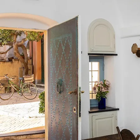 Casa Saracena Fronte Mare * 瓦里格提