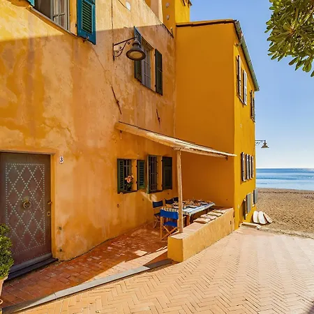 Vakantiehuis Casa Saracena Fronte Mare *