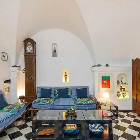 Casa Saracena Fronte Mare Дом отдыха Вариготти